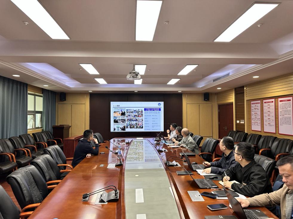 副校长吴丹调研走访信息化办公室