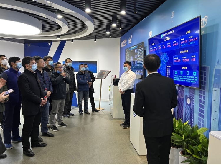 我单位党支部组织观摩学习省移动5G智慧展厅